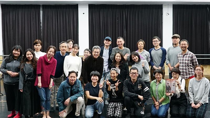 舞台のキャスト、スタッフ一同(影像文化芸術基金会提供)