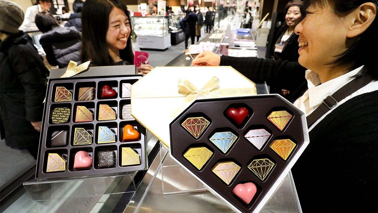 これが最新の 日本流バレンタインデー 小中の女子たちは 友チョコ 作りで勝負 Nippon Com