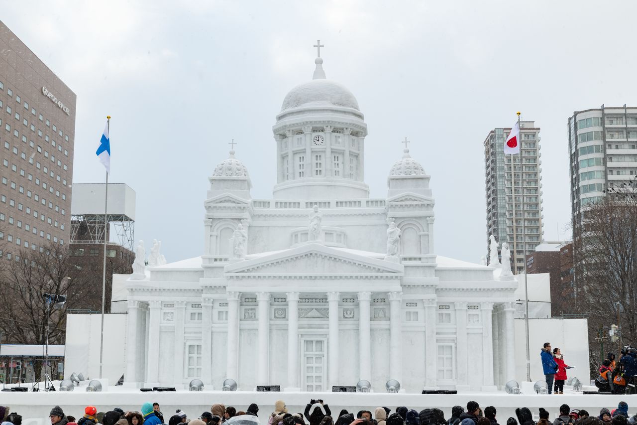 日本とフィンランドの外交関係樹立100周年を記念し、首都ヘルシンキのランドマーク「ヘルシンキ大聖堂」を忠実に再現した　大雪像・ヘルシンキ大聖堂©HBC 北海道放送 2019