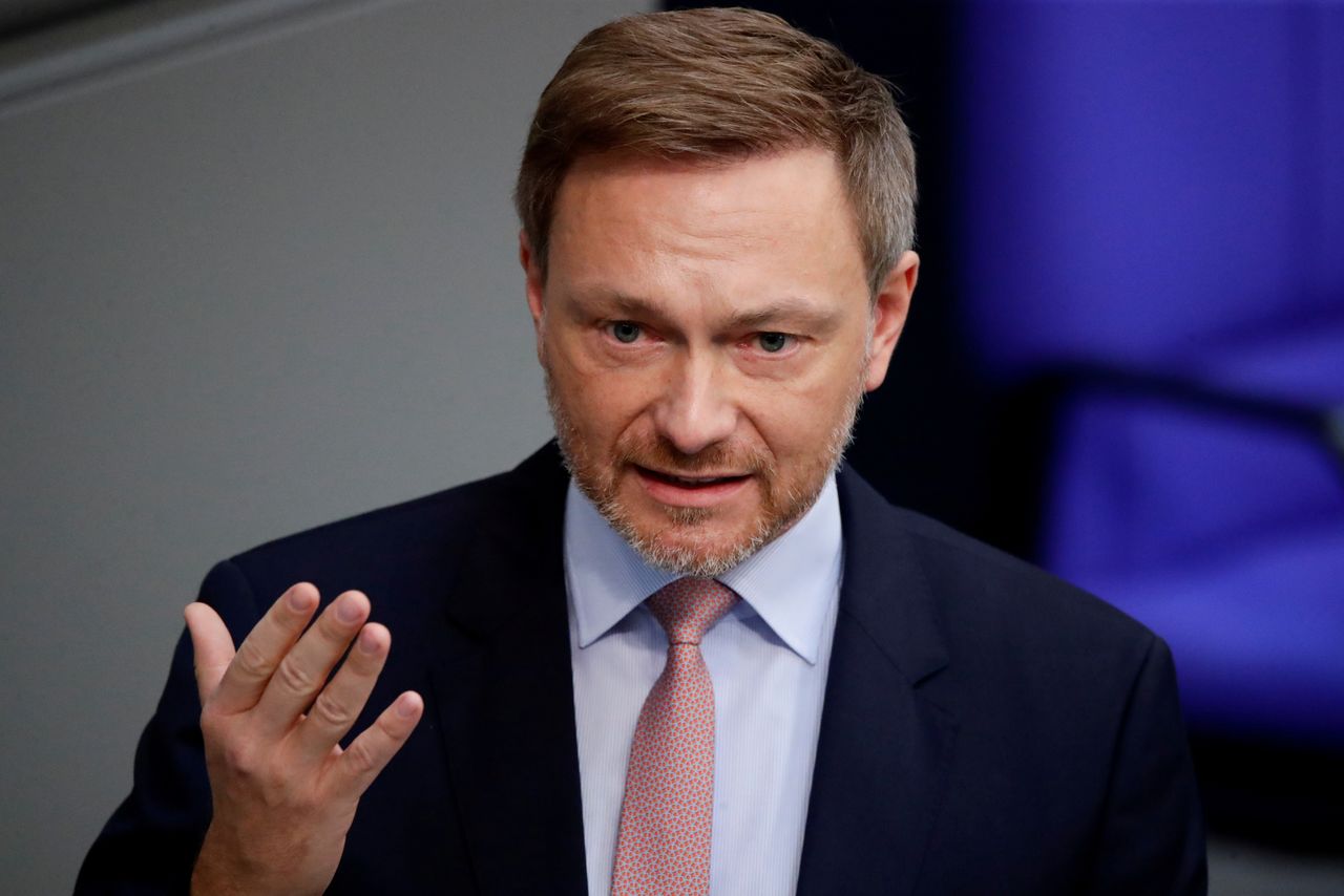 9月16日、企業寄りの姿勢で知られるドイツ野党・自由民主党(FDP)のクリスチャン・リントナー党首(写真)は、連邦議会選挙(総選挙)を26日に控え、FDPが連立政権の一角を占める場合はドイツが左派に傾くことはないと述べた。写真はベルリンで3月撮影(2021年 ロイター/Hannibal Hanschke)