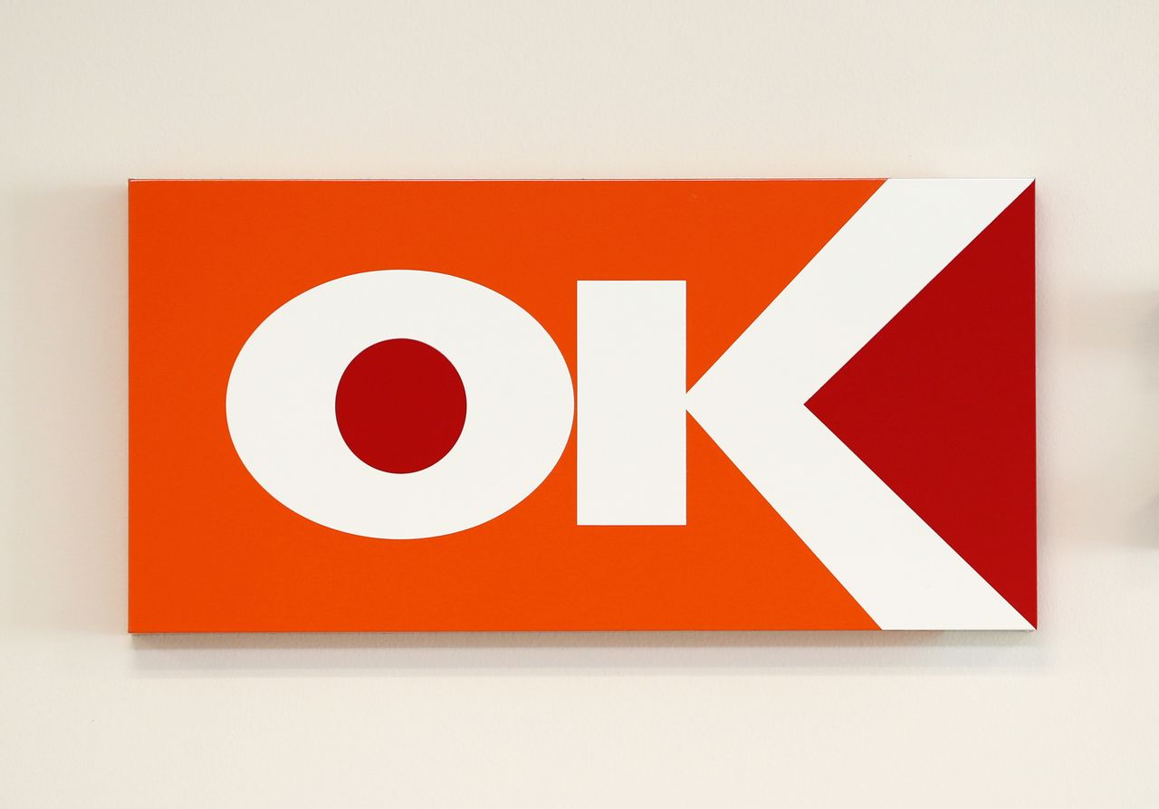 10月29日、首都圏を地盤とするスーパーのオーケー(神奈川県横浜市)は、関西スーパーマーケットに対する株式公開買い付け(TOB)の提案を取り下げると発表した。写真は横浜市内のオーケー店舗で9月撮影(2021年 時事通信)