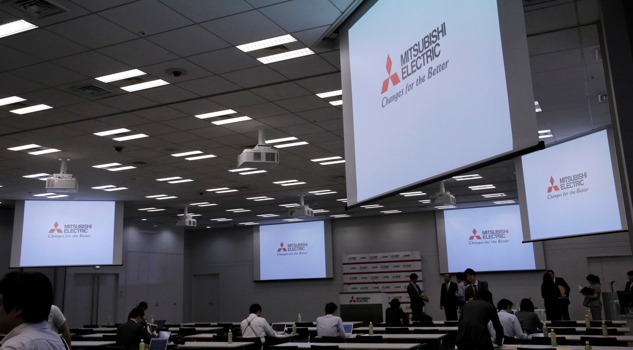 三菱電機は１日、液晶テレビ事業を縮小し、経営資源を空調冷熱システム事業などに移すと発表した。写真は２０１６年５月、東京の三菱電機本社で撮影（２０２１年　ロイター/Toru Hanai）
