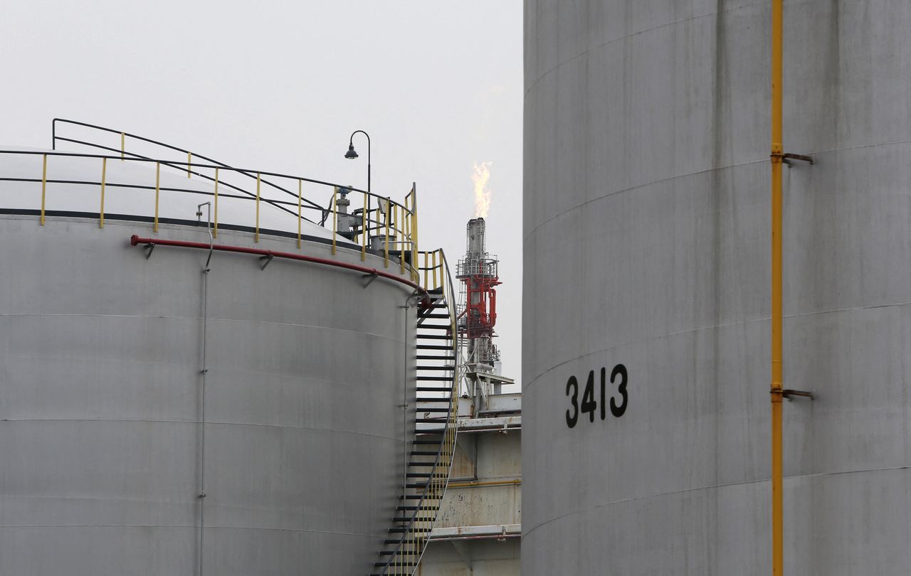 石油国家備蓄の売却 約10万キロリットル 来年2月9日に入札 経産省 Nippon Com 石油国家備蓄の売却 約10万キロリットル 来年2月9日に入札 経産省 Nippon Com