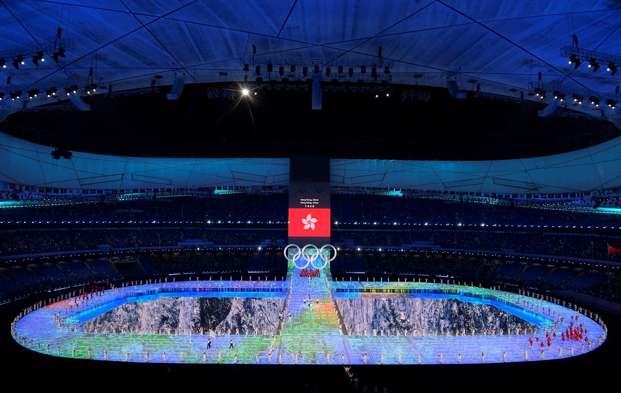 北京五輪開会式 聖火点火にウイグル族女子選手 批判意識か Nippon Com