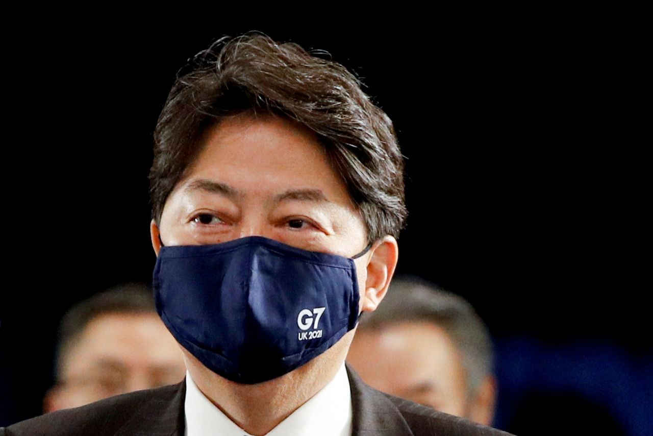 2月22日、林芳正外相は閣議後会見で、ロシアがウクライナの親ロ派地域の独立を承認したことについて、「G7(主要7カ国)をはじめ国際社会と連携し、制裁を含む厳しい対応について調整をしていく」と語った。写真は英リバプールで昨年12月撮影(2022年 ロイター/Phil Noble)