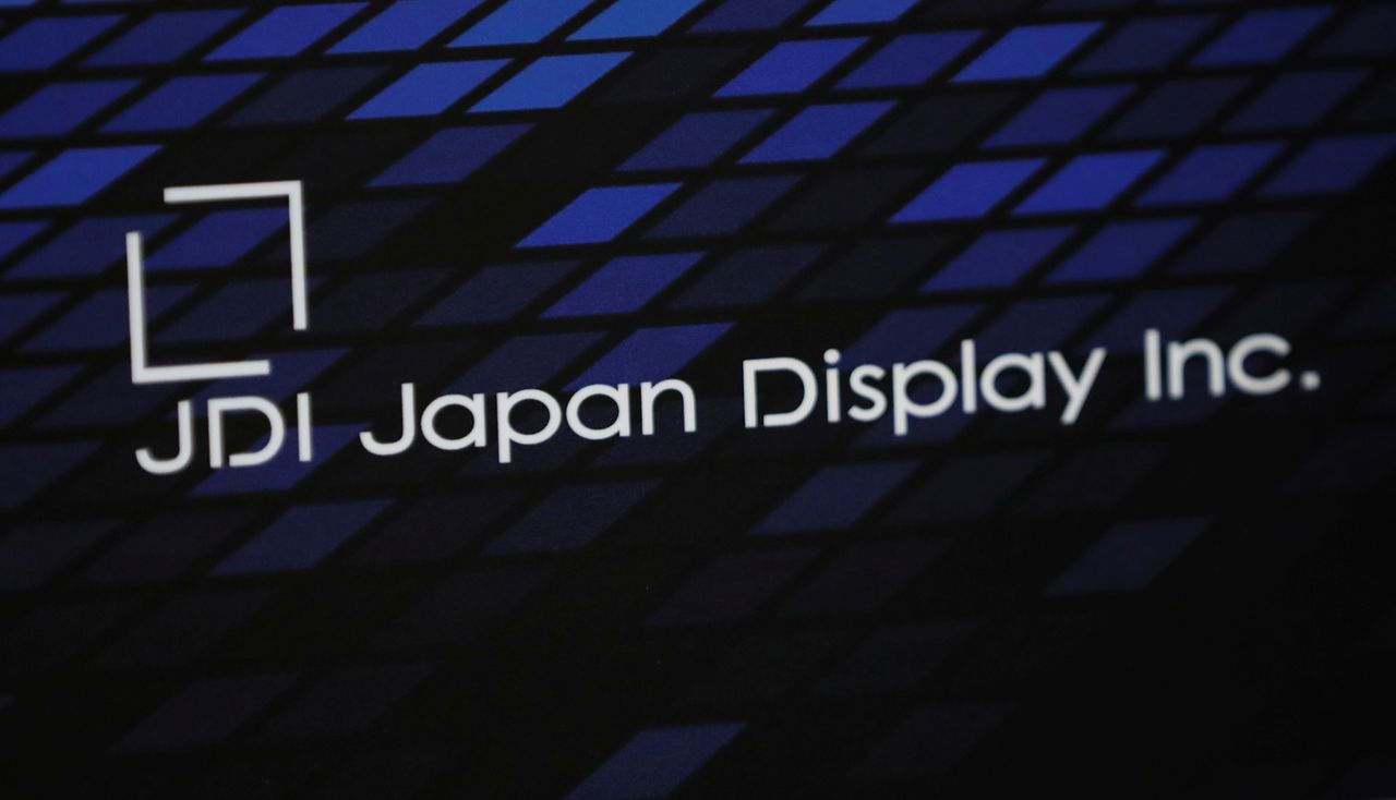 3月30日、ジャパンディスプレイ(JDI)は、酸化物半導体薄膜トランジスタ(OSーTFT)ディスプレイ向けに開発した新技術を事業化すると発表した。写真はJDIのロゴ。都内で2019年10月撮影(2020年 ロイター/Kim Kyung-Hoon)
