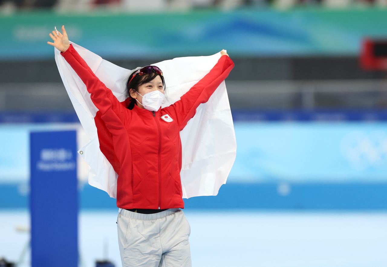 北京冬季五輪での高木美帆=2022年2月13日、中国・北京(時事)