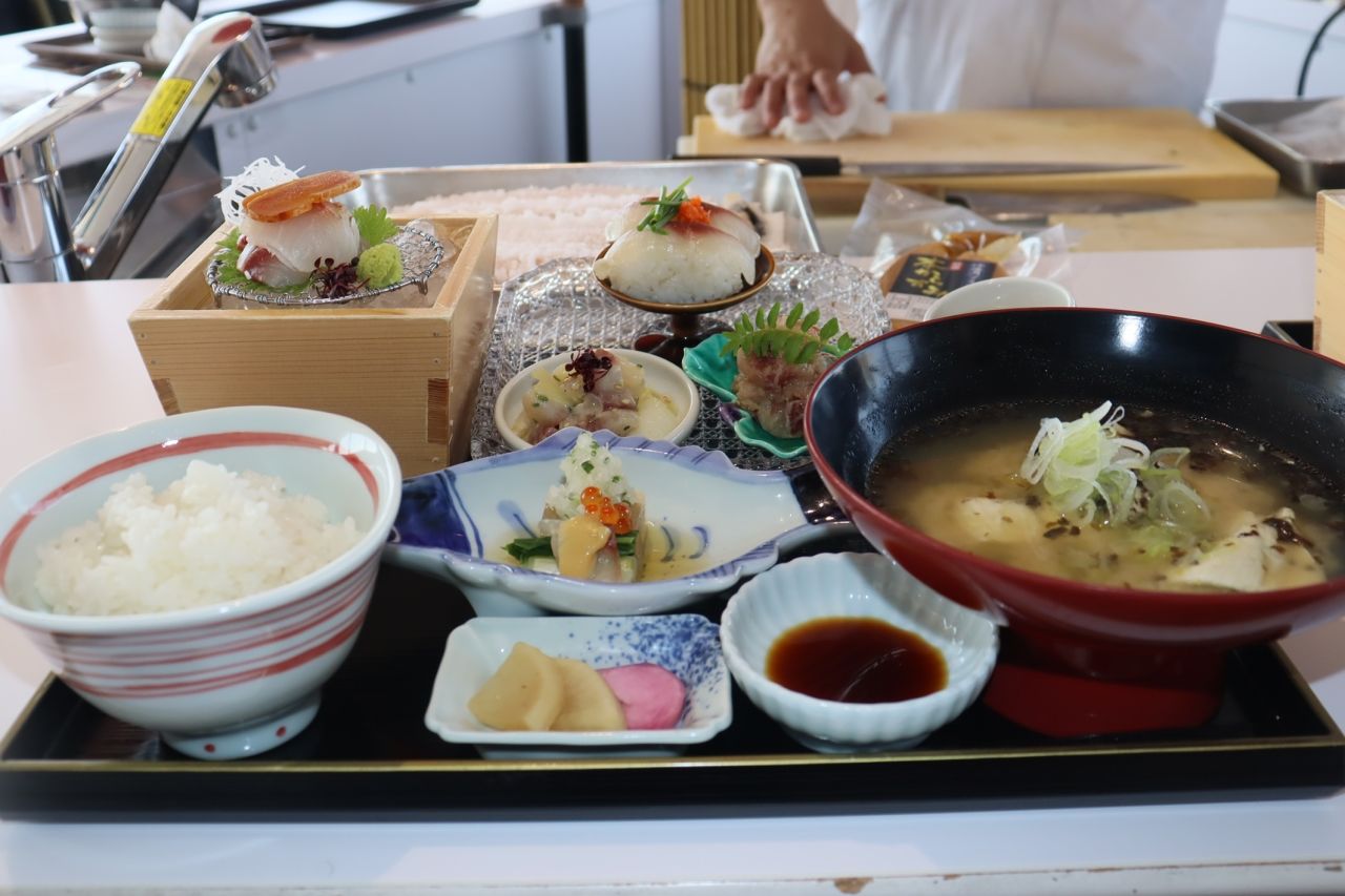 鶴岡市立加茂水族館 眺望日本海，品嚐海月美食！