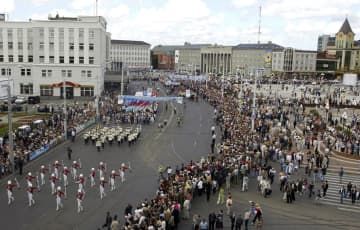 2005年7月、カリーニングラードで行われたパレード（AP＝共同）