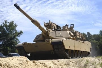 米主力戦車エーブラムス＝2017年8月、米南部ミシシッピ州（Courtland　Wells/The　Vicksburg　Post提供・AP＝共同）