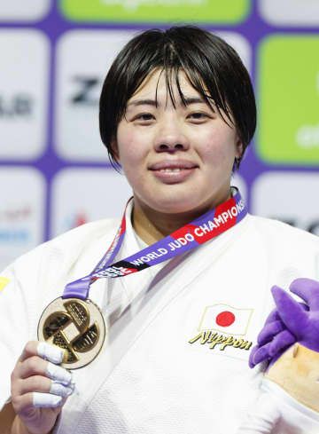 女子78キロ超級で金メダルを獲得した素根輝＝ドーハ（共同）