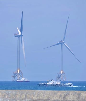 洋上風力発電事業「フォルモサ2」の風車＝16日、台湾・苗栗県（共同）