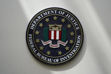 FBIのシンボルマーク＝ネブラスカ州オマハ（AP＝共同）