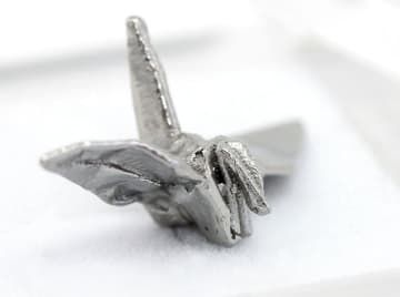 G7広島サミットで各国首脳らに配られた佐々木禎子さんが残した折り鶴の複製品
