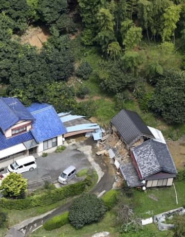 土砂崩れに巻き込まれた家屋＝22年9月、静岡県掛川市