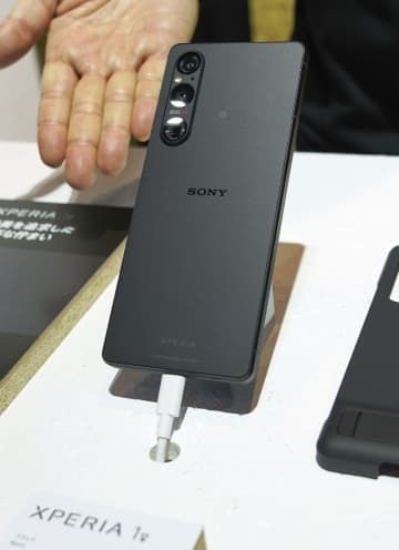 ソニーのスマートフォンの新機種「エクスペリア1V（ワンマークファイブ）」