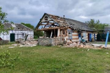 ロシア西部ベルゴロド州で破壊された住宅＝23日（タス＝共同）