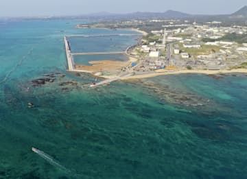埋め立て工事が進む沖縄県名護市の辺野古沿岸部。東側には軟弱地盤が存在する＝2019年2月