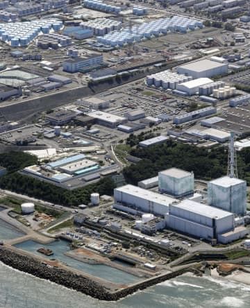 処理水の海洋放出を始めた東京電力福島第1原発＝24日（共同通信社ヘリから）