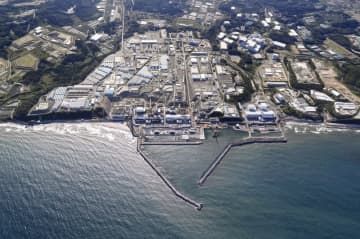 処理水の海洋放出が始まった東京電力福島第1原発＝24日（共同通信社ヘリから）