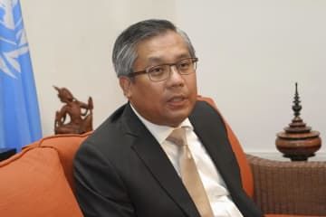 インタビューに応じるミャンマーのチョーモートゥン国連大使＝米ニューヨーク（共同）