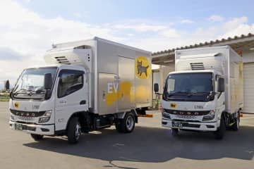 ヤマト運輸が導入した電気自動車（EV）小型トラック「eキャンター」の新モデル＝12日午後、群馬県高崎市