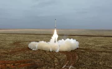 ロシア軍による弾道ミサイル「イスカンデル」の発射演習＝2022年2月、ロシア南部アストラハン州（タス＝共同）