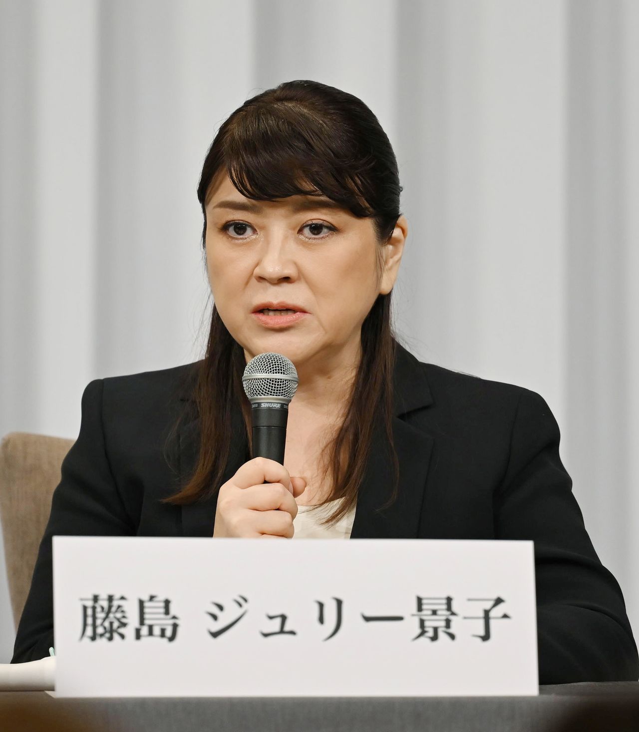 記者会見で質問に答えるジャニーズ事務所の藤島ジュリー景子氏=9月7日、東京都千代田区(時事)