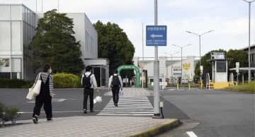 生産ラインを再開したトヨタ自動車の高岡工場＝23日午前、愛知県豊田市