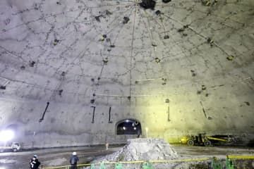 報道陣に公開された「ハイパーカミオカンデ」のドーム状の空洞部分＝29日午後、岐阜県飛騨市