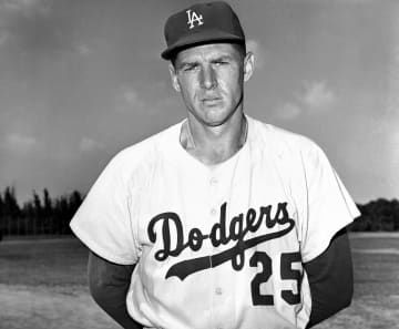 ドジャースの外野手だったころのフランク・ハワードさん＝1962年3月（AP＝共同）
