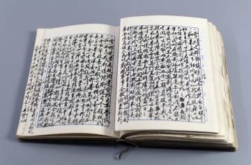 蒋介石自筆の日記（台湾国史館提供・共同）