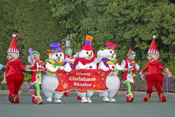 東京ディズニーランドのクリスマスパレード＝千葉県浦安市（（C）Disney）