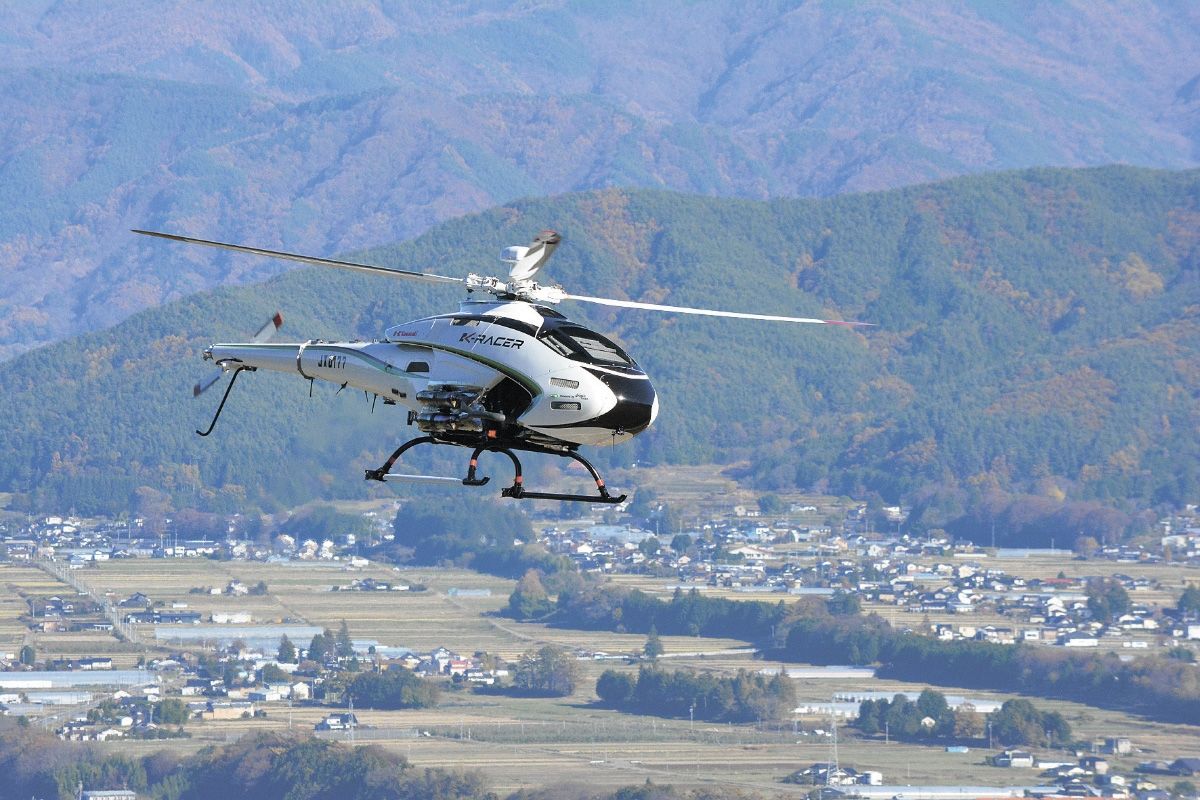 伊那スキーリゾート周辺を飛行する無人ＶＴＯＬ機