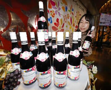 東京・渋谷のイベント会場に用意されたフランス産ワインの新酒「ボージョレ・ヌーボー」＝15日深夜