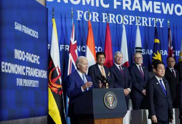 16日、インド太平洋経済枠組み（IPEF）の会合で話すバイデン米大統領＝サンフランシスコ（ロイター＝共同）