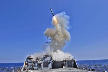 発射された巡航ミサイル「トマホーク」＝2011年3月（米海軍提供・ゲッティ＝共同）