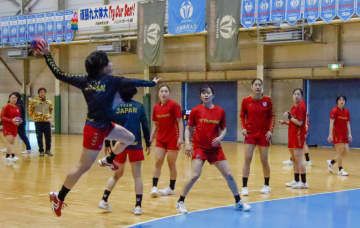 大阪府熊取町で行われたハンドボール女子日本代表の合宿。石川県白山市で行われる予定だったが、能登半島地震を受けて会場変更となった＝8日