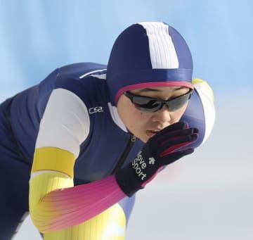 スピード女子3000メートルで優勝した東海大諏訪・宮坂美紅＝クリスタルパーク恵那スケート場