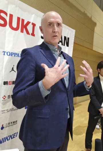 取材に応じるバスケットボール男子日本代表のホーバス監督＝20日、東京都内