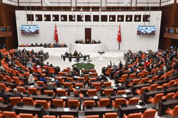 トルコ議会＝23日、アンカラ（AP＝共同）