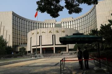 北京の中国人民銀行＝2022年9月（ロイター＝共同）