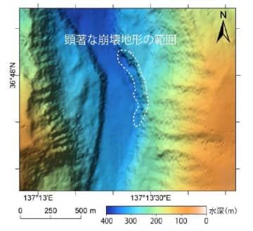 海上保安庁が崩落を確認した富山湾の海底の地形画像（囲み部分、同庁提供）
