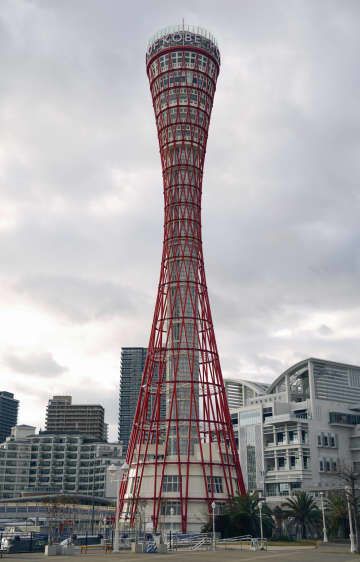 神戸ポートタワー＝26日午後、神戸市