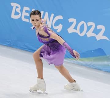2022年2月、北京冬季五輪のフィギュアスケート団体女子SPで演技するROCのカミラ・ワリエワ＝北京（共同）