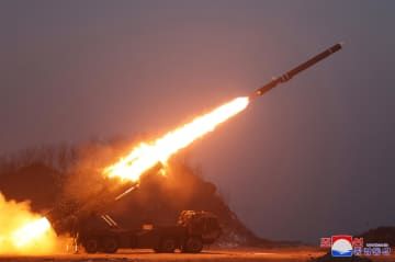 30日、北朝鮮の朝鮮人民軍が黄海に向けて発射訓練を実施した戦略巡航ミサイル「ファサル（矢）2」（朝鮮中央通信＝共同）