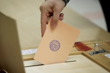 フィンランド大統領選の決選投票が行われた南部エスポーの投票所＝11日（AP＝共同）