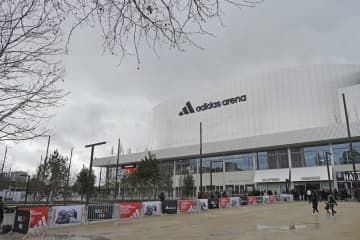 落成したパリ五輪の新設会場「アディダス・アリーナ」＝11日、パリ（AP＝共同）