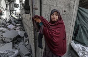 12日、イスラエルの攻撃により破壊された建物＝パレスチナ自治区ラファ（ゲッティ＝共同）