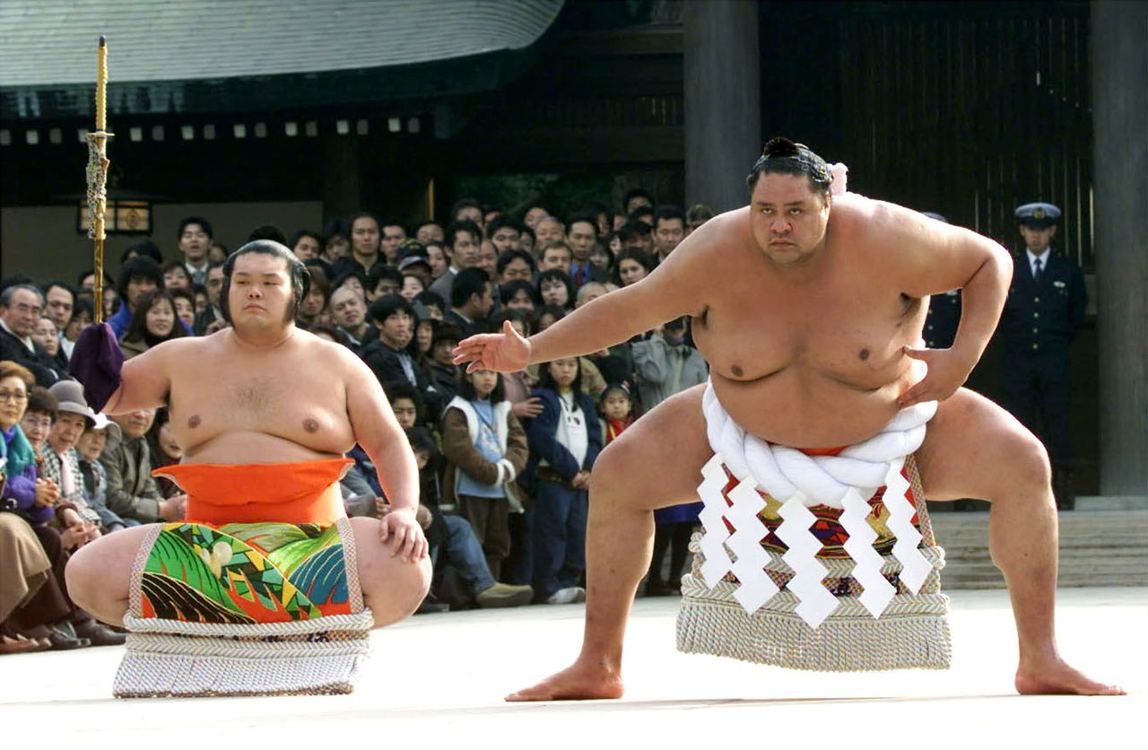 2000年1月、明治神宮での土俵入り奉納(ロイター)